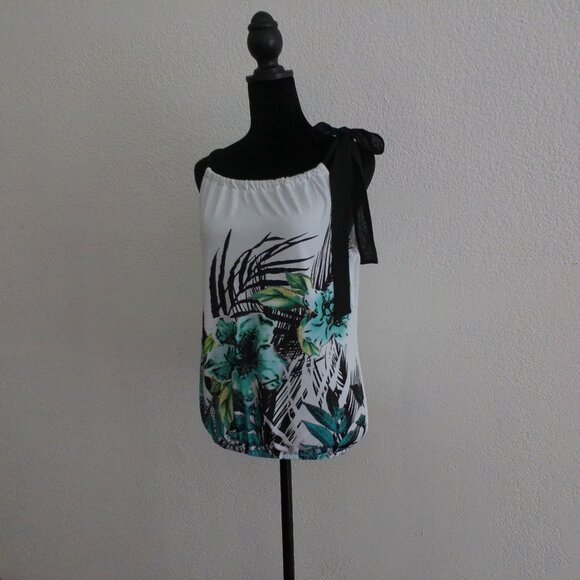 White & Green Floral cute Top, Size: Small - Picture 4 of 10